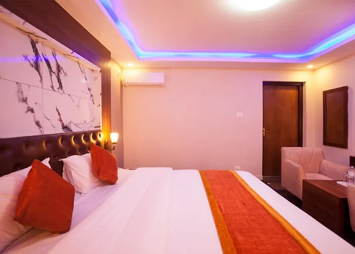 Oyo 817 Garden Flower Hotel Kathmandu